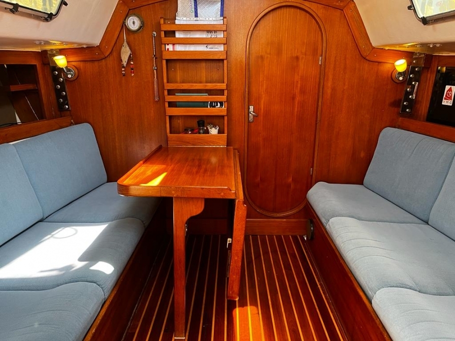 j35 sailboat interior